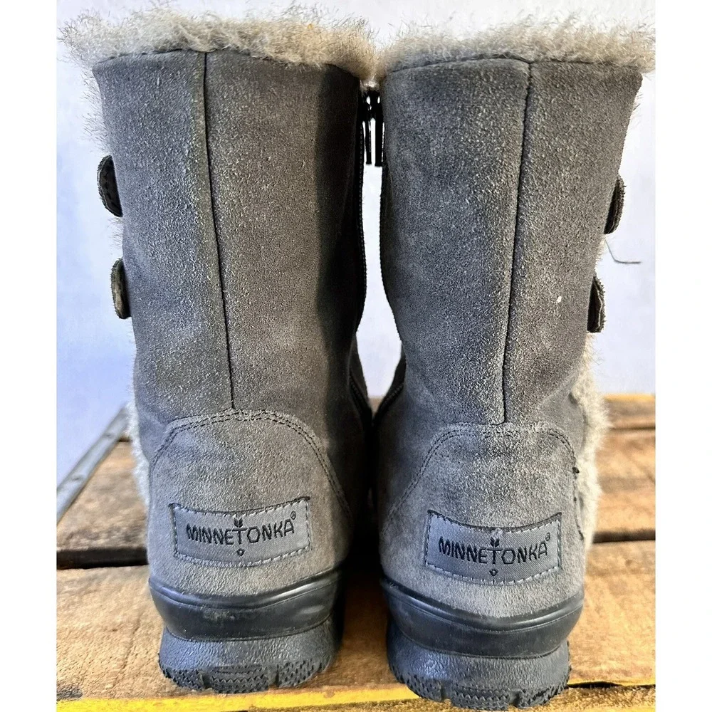 Minnetonka Faux Fur Suede Boots Women’s Sz 8 Gray Leather